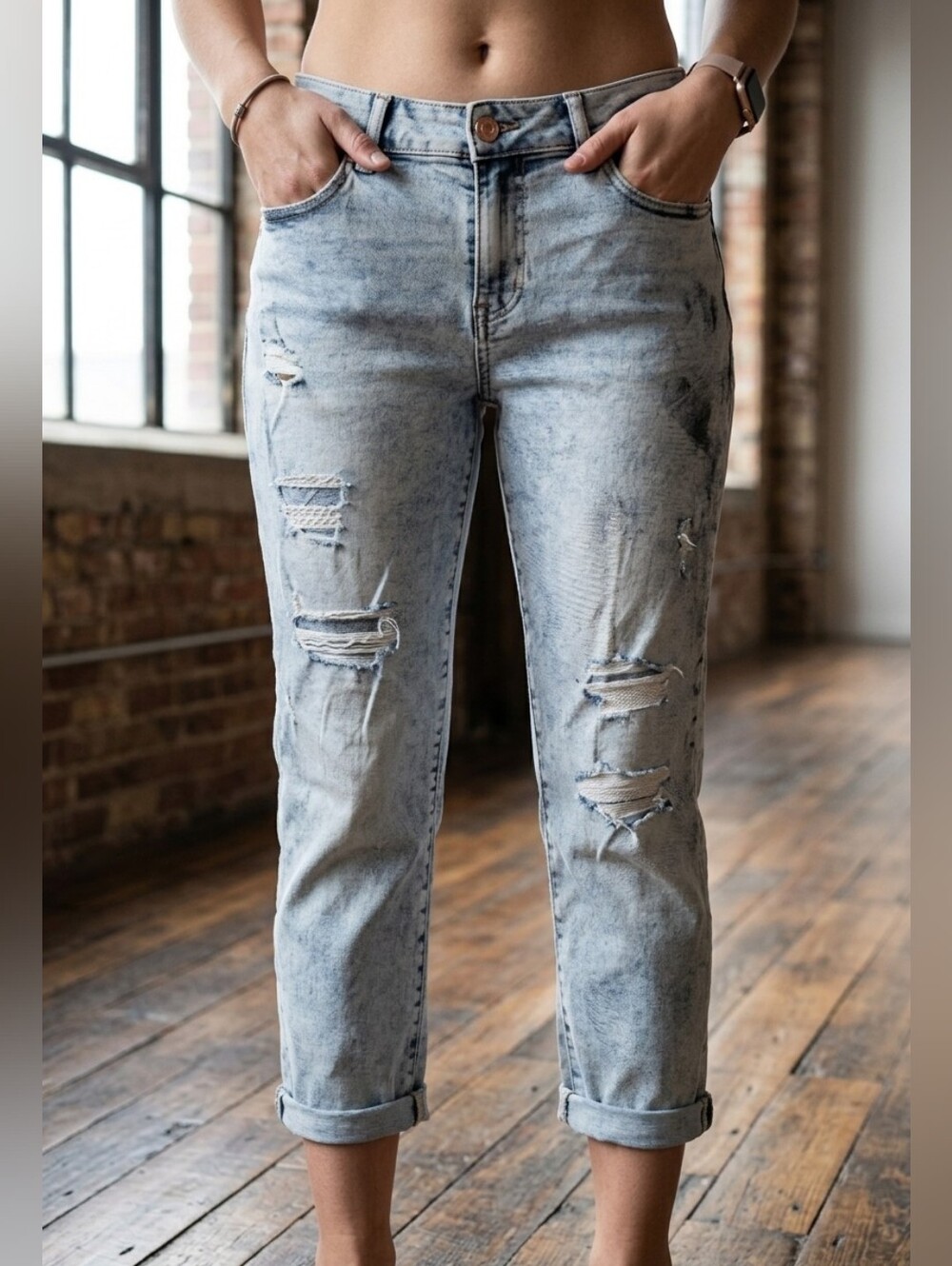 Distressed Light Blue Cropped Jeans